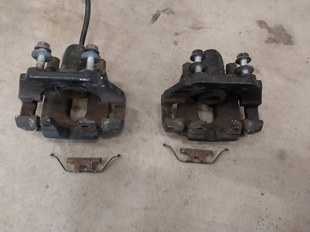 Tutti pezzi di ricambio auto: BMW M5 E60 Bremszangen Hinterachse – Usato da Mettendorf TG venduto da GarageSchenkel 1