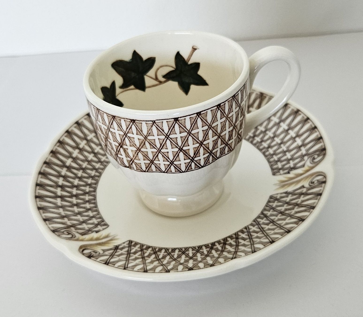 Set di piatti: Kaffeeservice GeschirrSet Wegdwood 12-teilig – Usato da Rüfenacht BE venduto da Scheyenholz 2