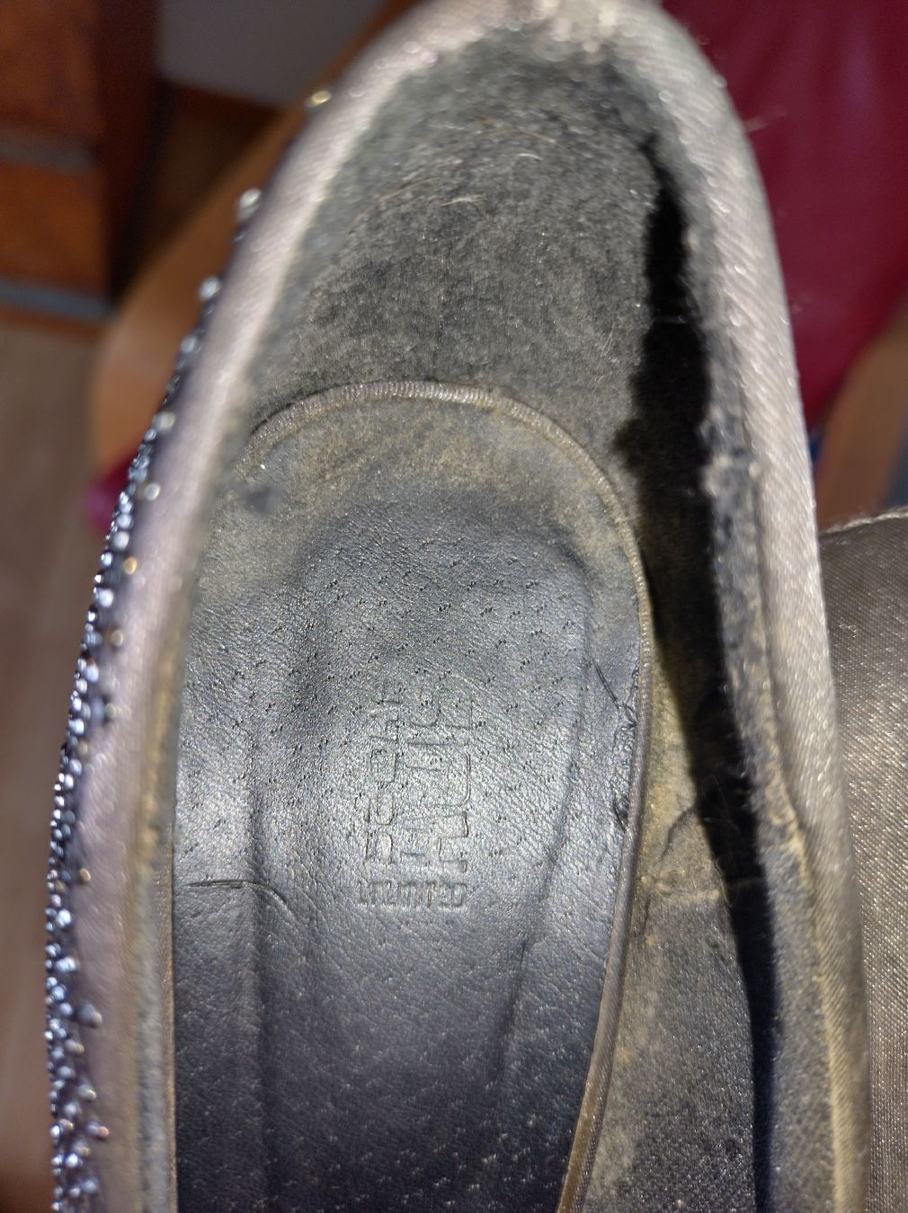Scarpe da donna: Pumps mit Strasssteinen grau Damenschuhe Grösse 39 – Usato da Brig venduto da i1i_6r6t 6