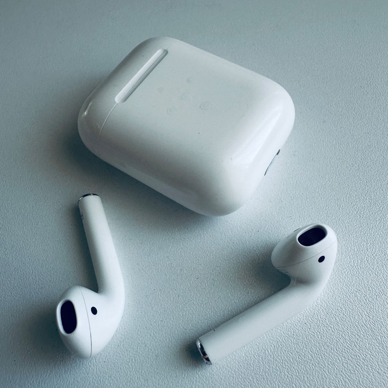 Apple Cuffie: Original Apple AirPods 2 Kopfhörer Wireless Lightning Kabel – Usato da Basel venduto da MY.AIRPODS.SHOP 4