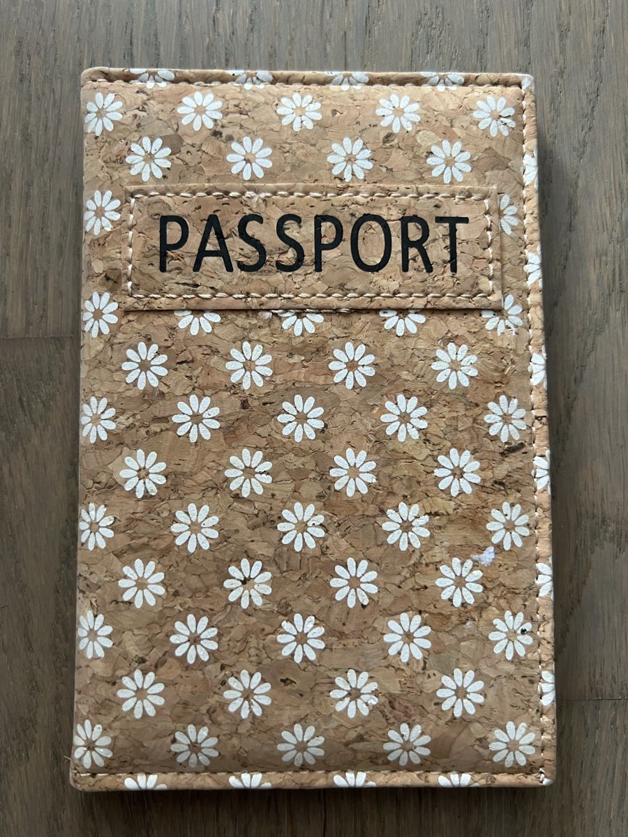 Altro in  Abbigliamento & Accessori: Neuwertiges Reisepass-Etui – Usato da Kriens venduto da Krienserin_T