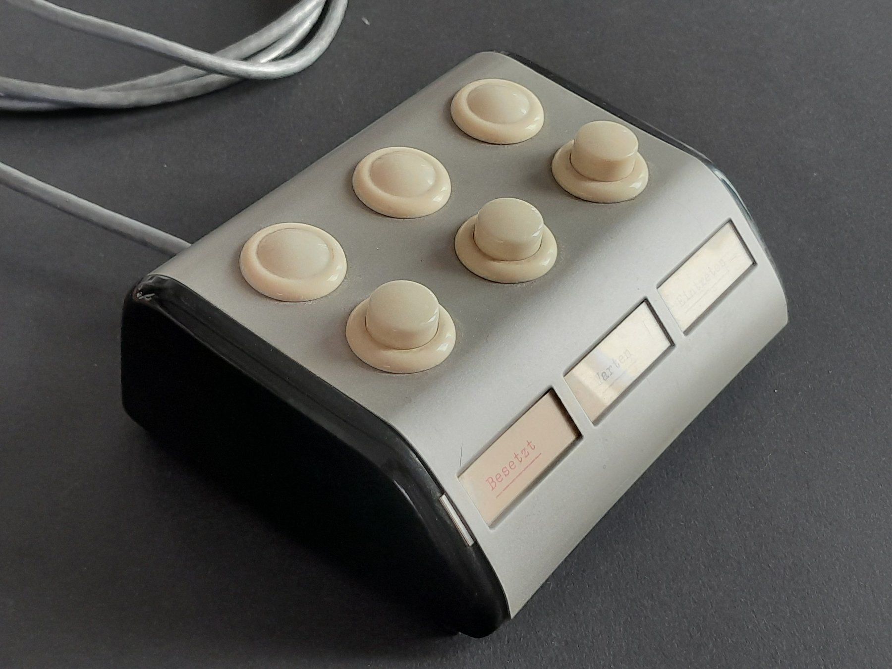 Componenti elettronici: Historisches Bedienfeld mit drei Tastern – Usato da Zürich venduto da raphahello 2