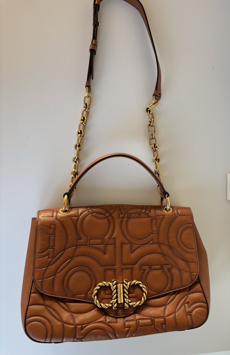 Salvatore Ferragamo Sacs femmes: Ferragamo Handtasche NEU – Neuf (Voir description) à Uster par dan_n69f 1