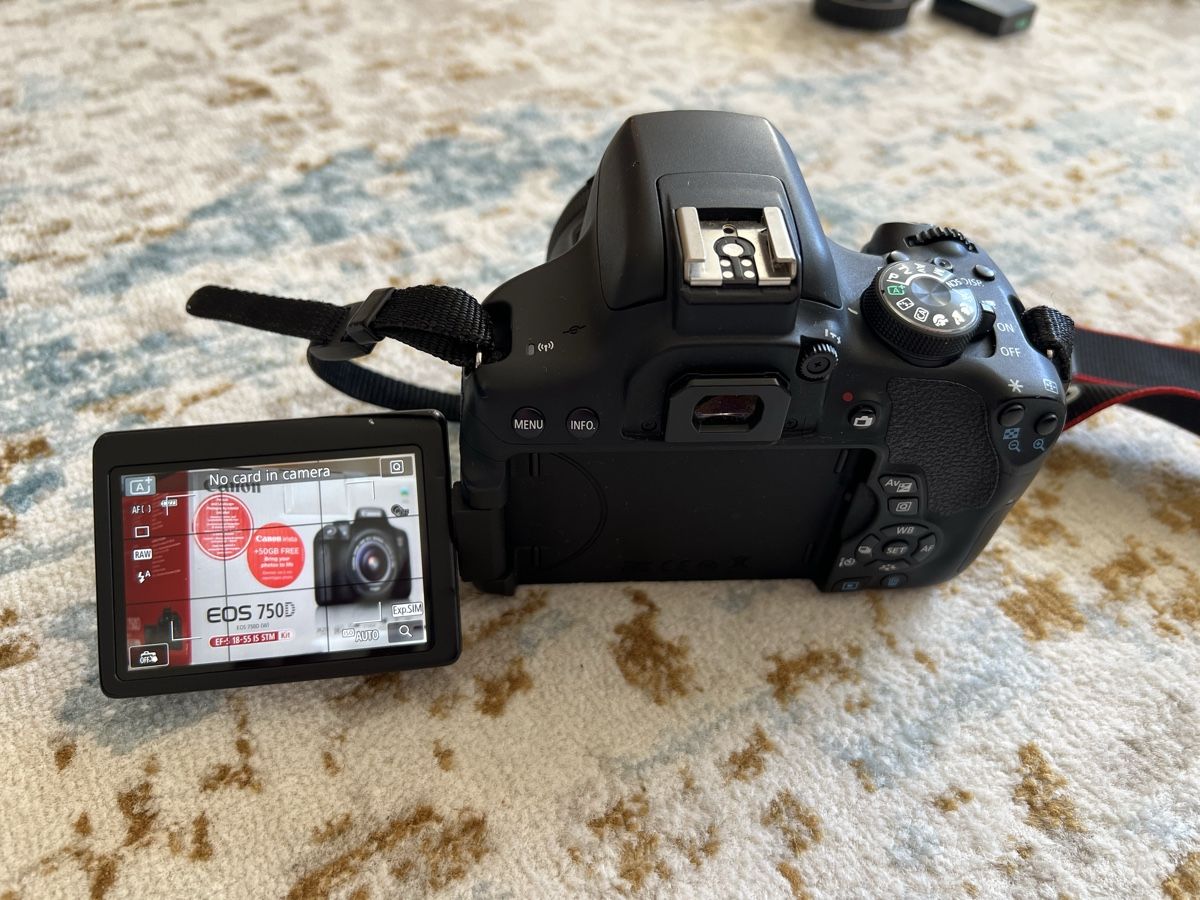 Canon Fotocamera: Canon 750D  – Usato da Zug venduto da Pewdiepie 7