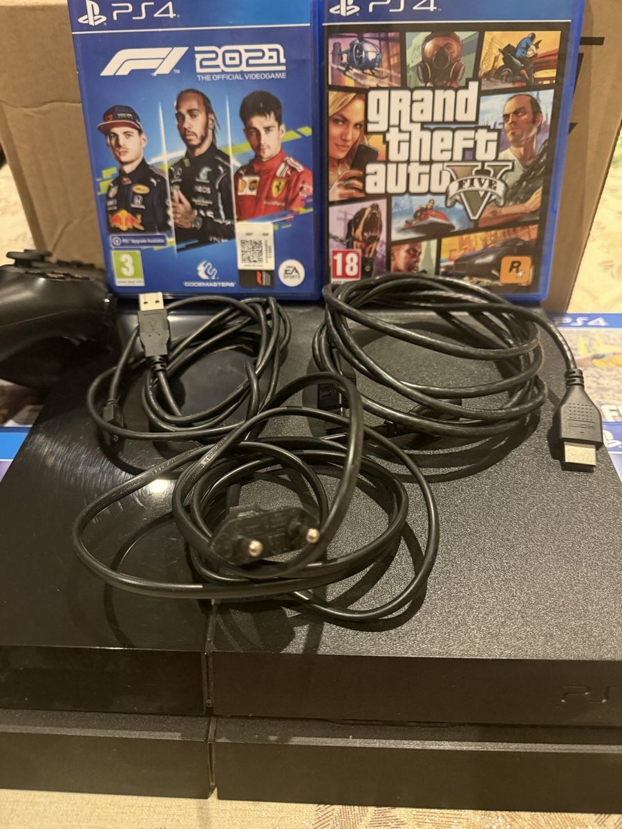 Sony Consoles: Bundle PlayStation 4 con giochi e controller PS4 – D'occasion à S. Antonino par sam_ymj6 1