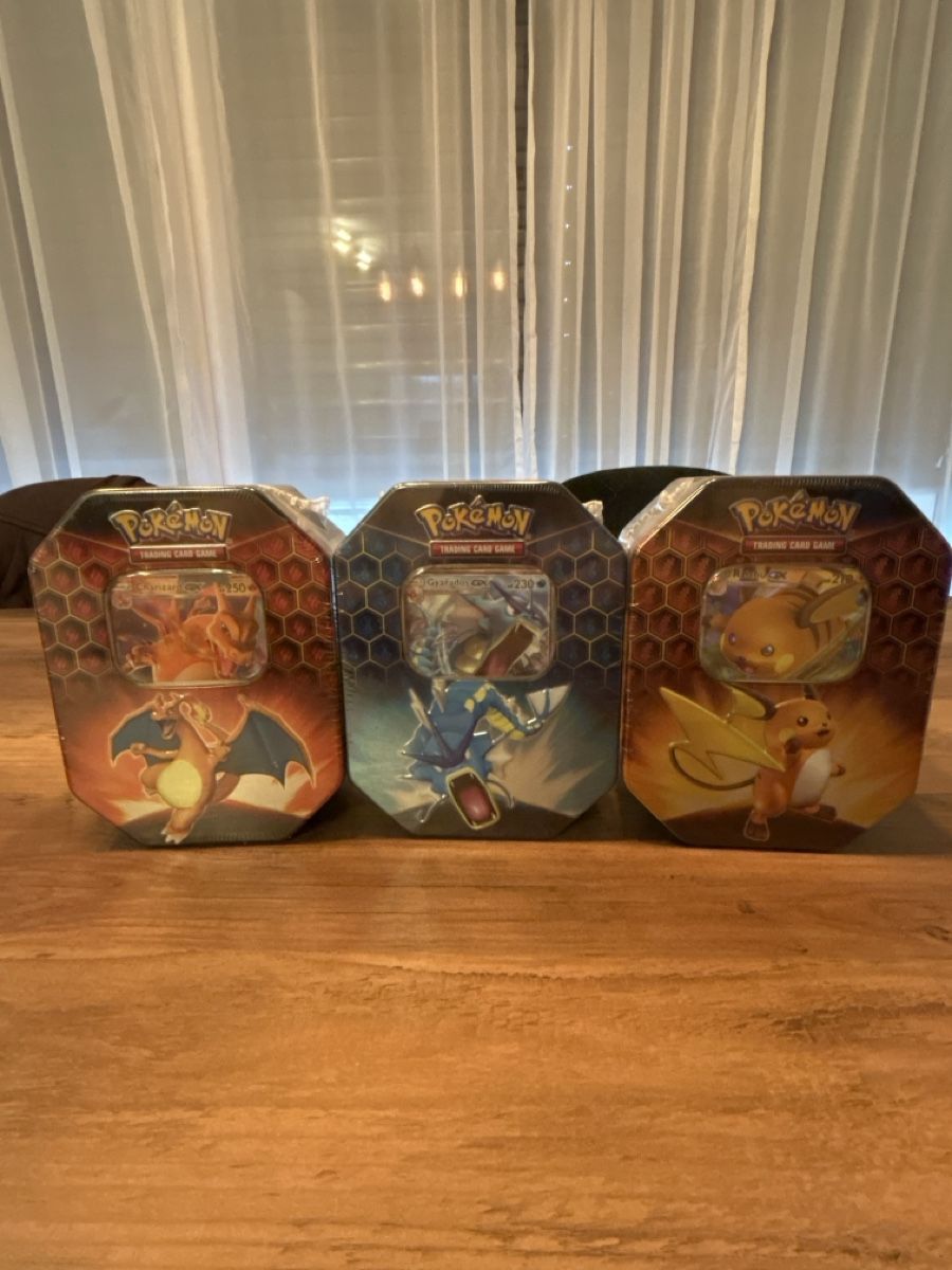 Pokémon Sammelbilder & Trading cards: Hidden Fates Tins – Neu und originalverpackt aus Stüsslingen von