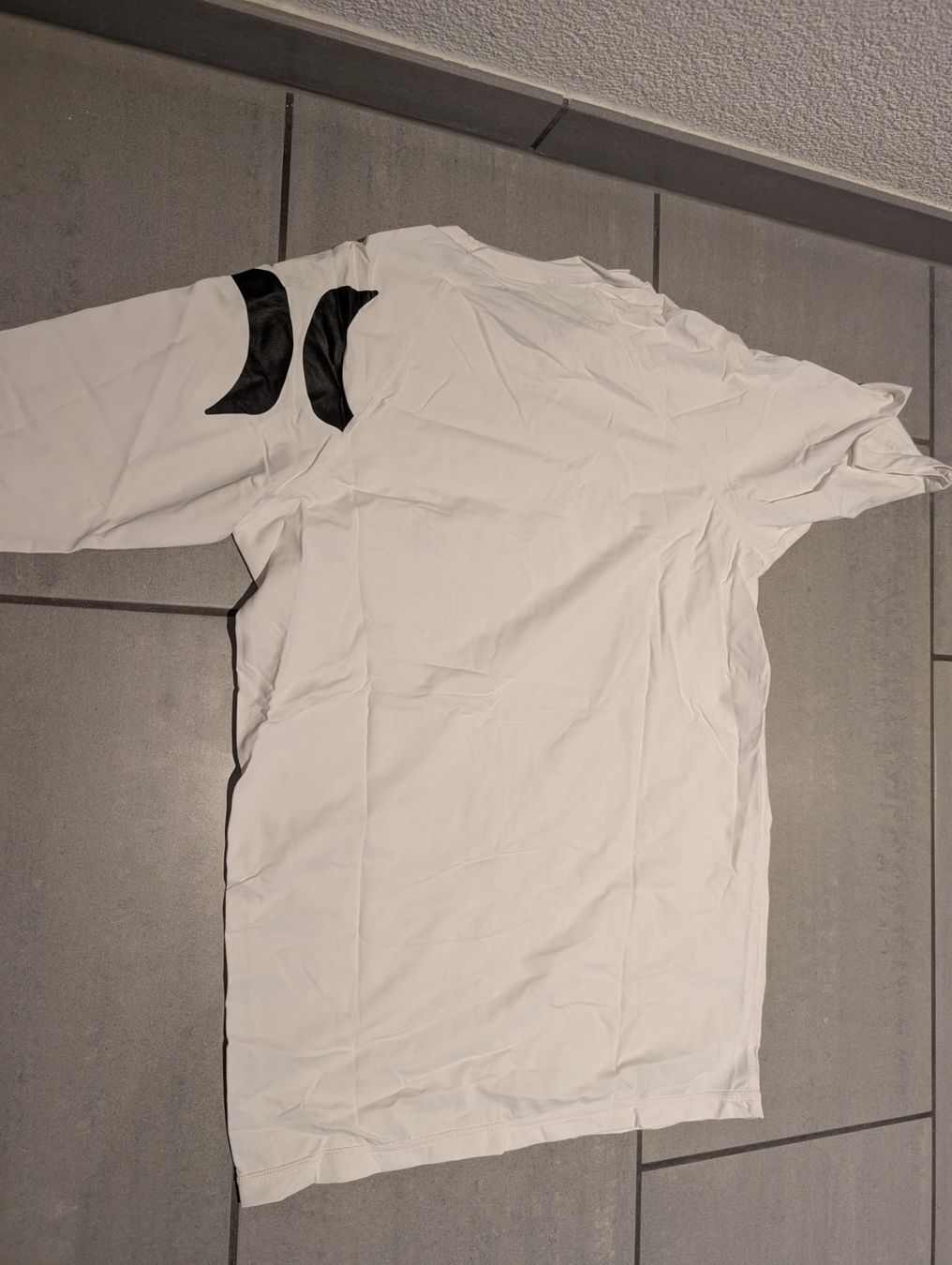 T-Shirts: *** Kurzarm-Lycra "HURLEY" fast wie neu *** – Gebraucht aus Wollerau von R3D3X3 1