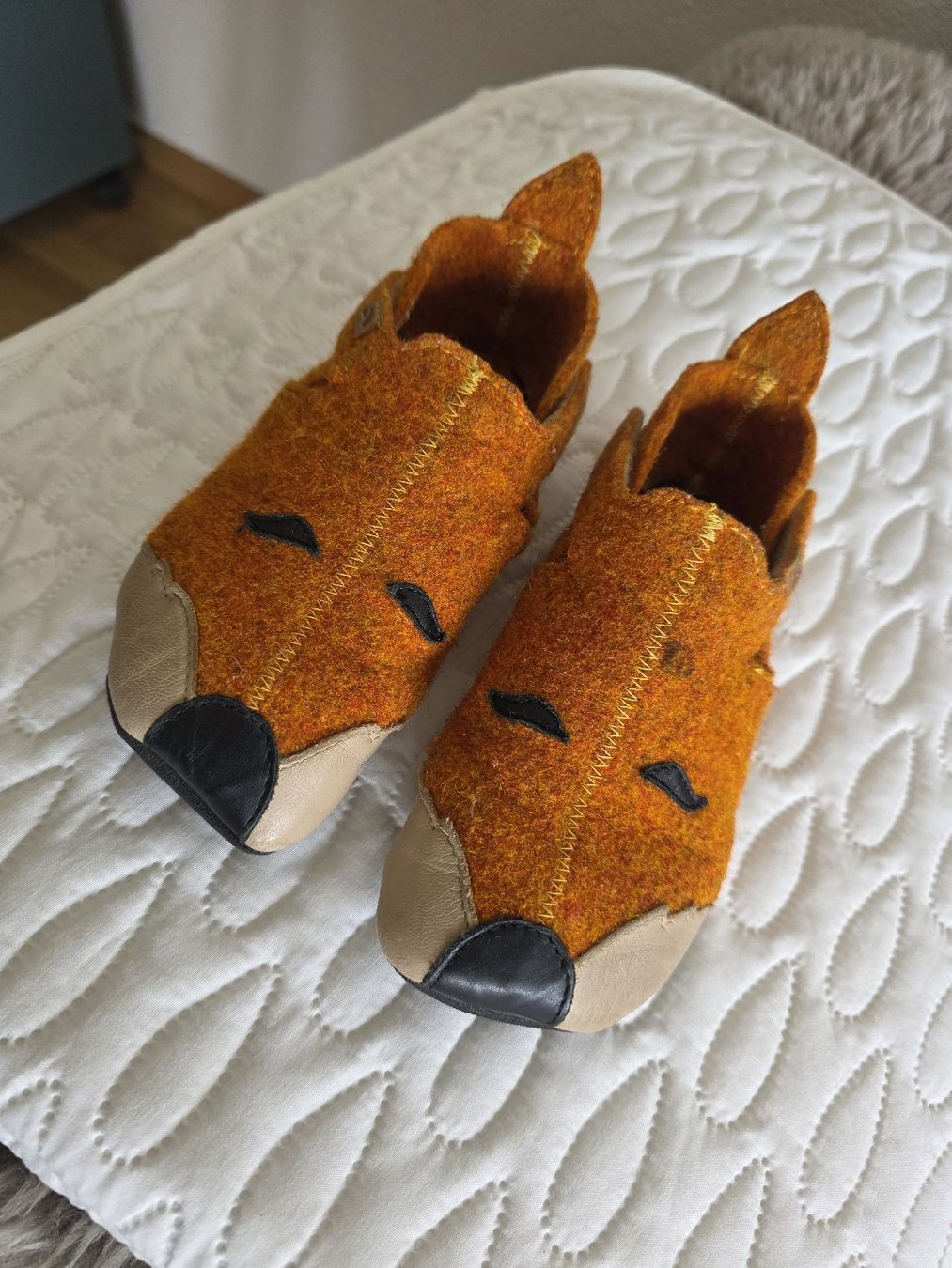 Scarpe per ragazzi: Fuchs Hausschuhe, Sohle 17 cm, Gr. 27?? – Usato da Niederscherli venduto da Pemela