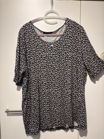 Damen Oberteil mit Muster Grösse XXL guter Zustand