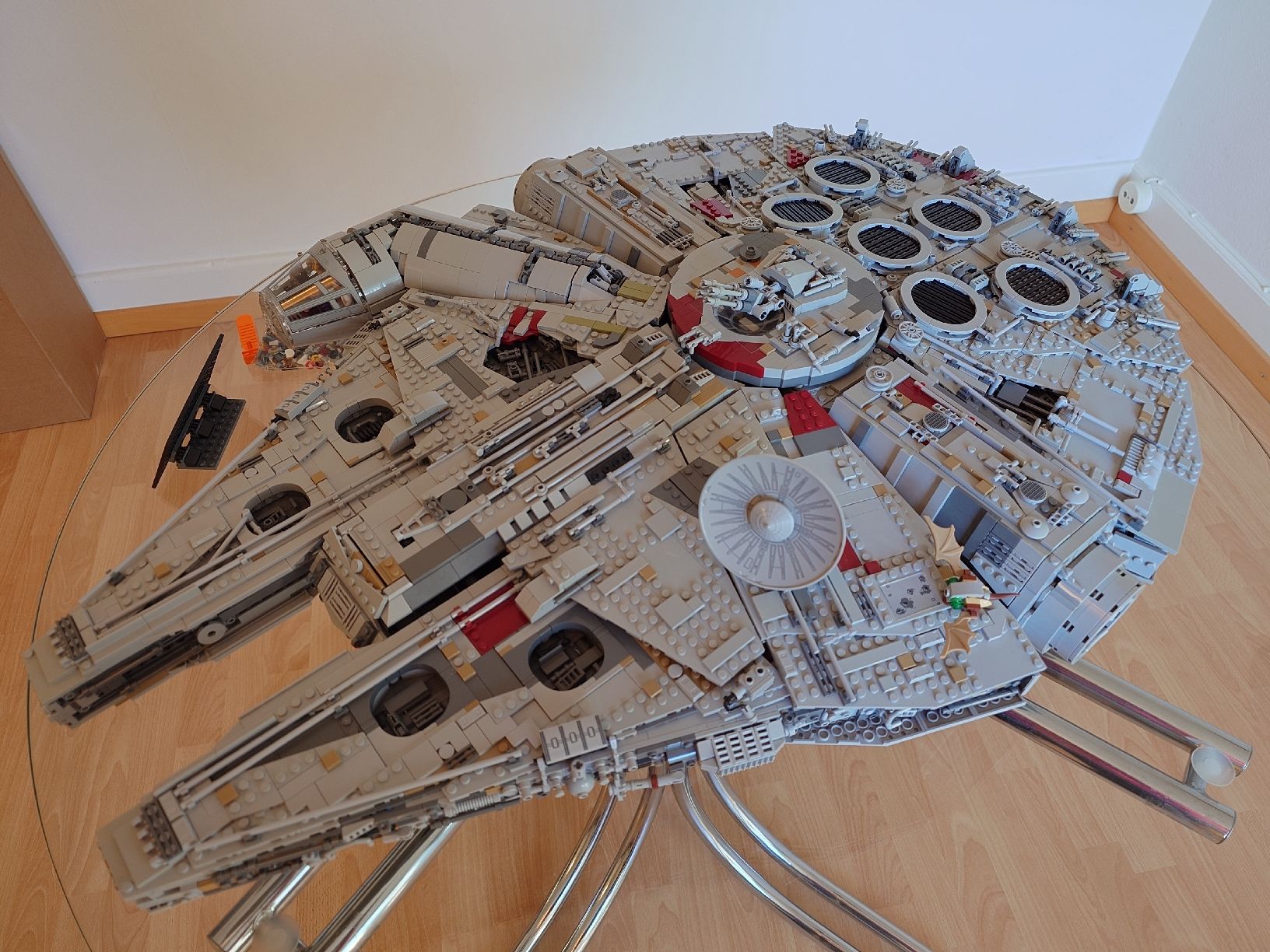 Lego Kit di costruzioni: LEGO 75192 UCS Millenium Falcon / UCS Milleniumfalke – Nuovo (secondo la descrizione) da Fehraltorf venduto da bra_g852