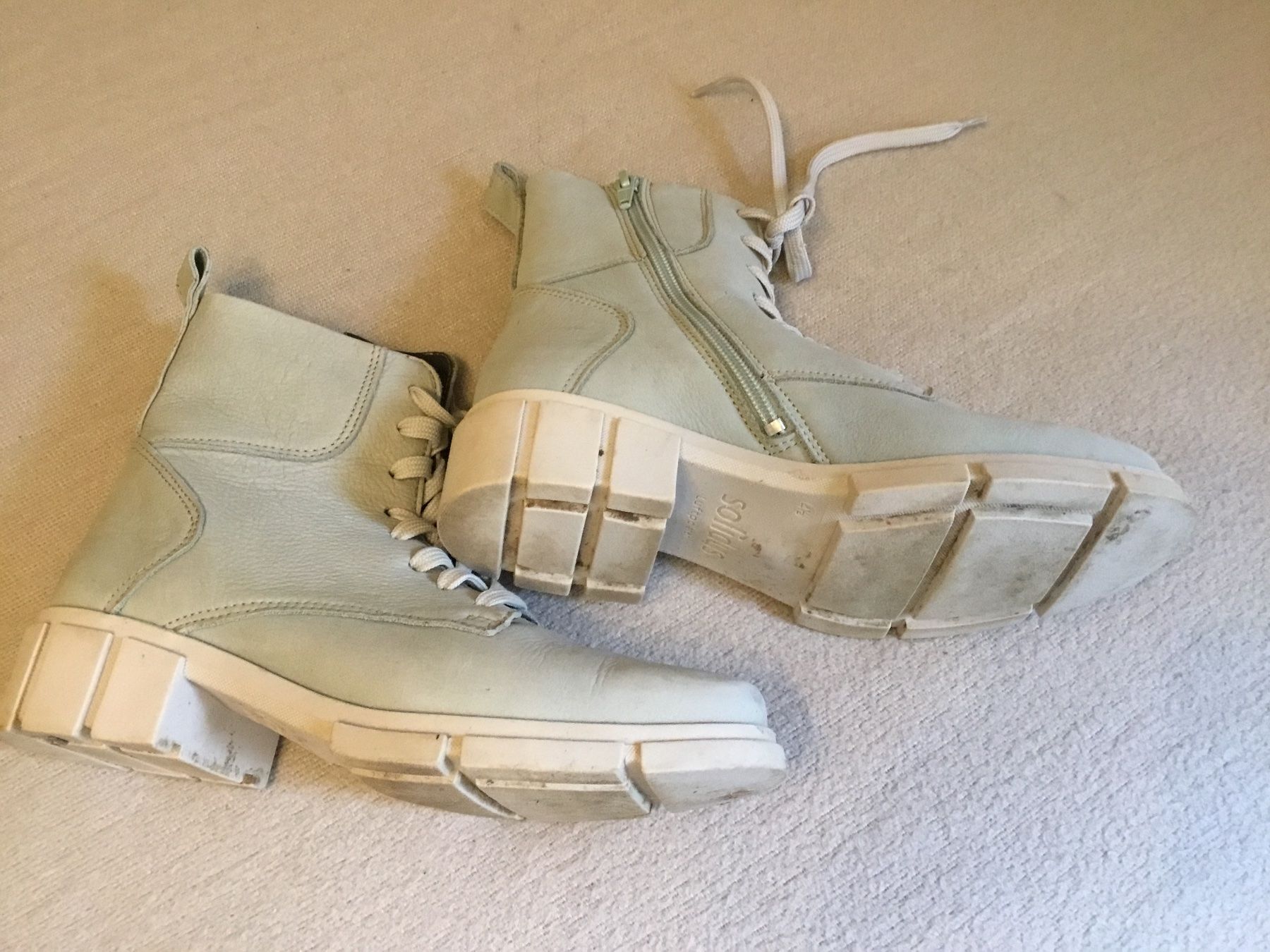 Scarpe da donna: Solidus Damenstiefeletten Grösse 37 oder 4 1/2 – Usato da Diessenhofen venduto da quinto9 2