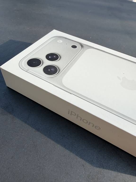 Handys / Smartphones: Apple iPhone 17 Pro Max  256 Go Silver - Neuf - Scellé – Gebraucht aus Pully von forceed 4