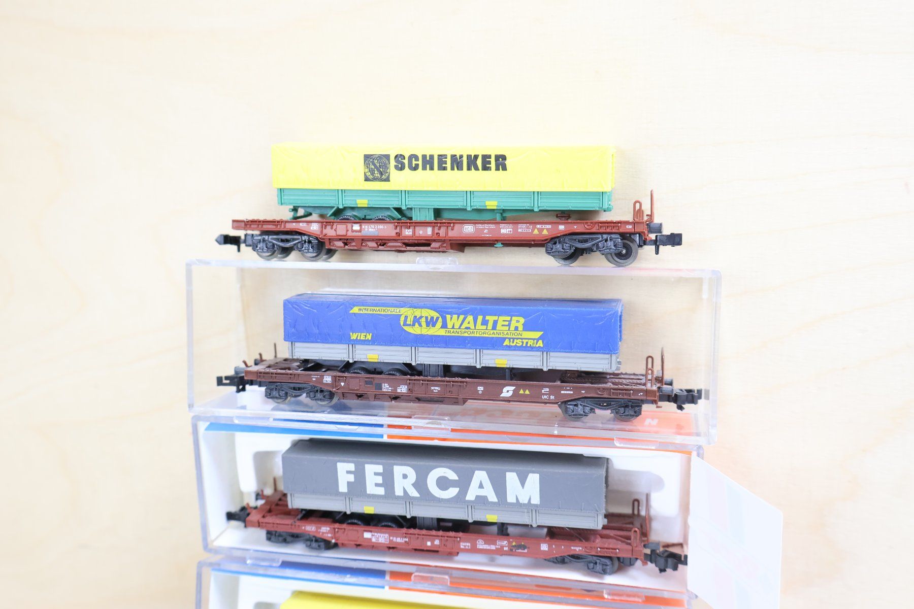 Roco Modelleisenbahnen: ROCO 4 x HUPAC Wagen Set Spur N – Gebraucht aus Winterthur von Monstera 4