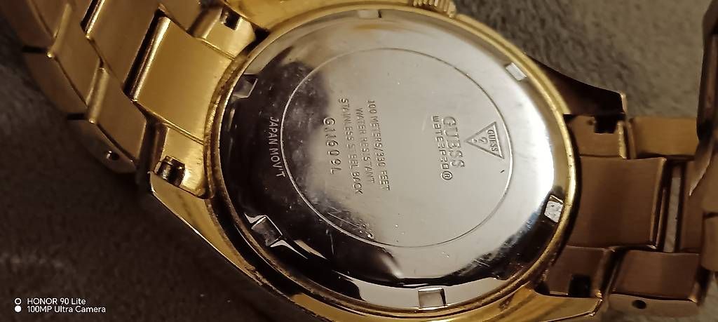 Montres: Super e montre analogique Waterproof 30 M GUESS – D'occasion à Genève par car_9qm9 2