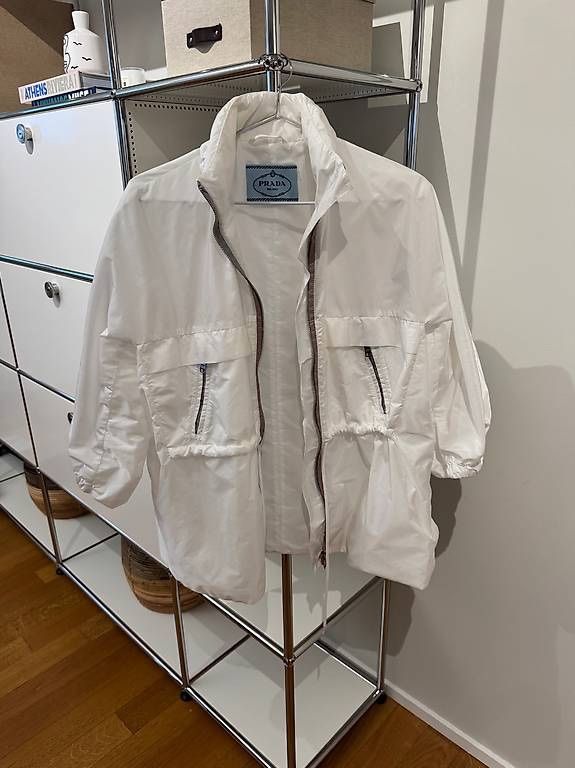 Prada Jacken: PRADA JACKE WEISS – Neu (gemäss Beschreibung) aus Schwyz von bofb 2