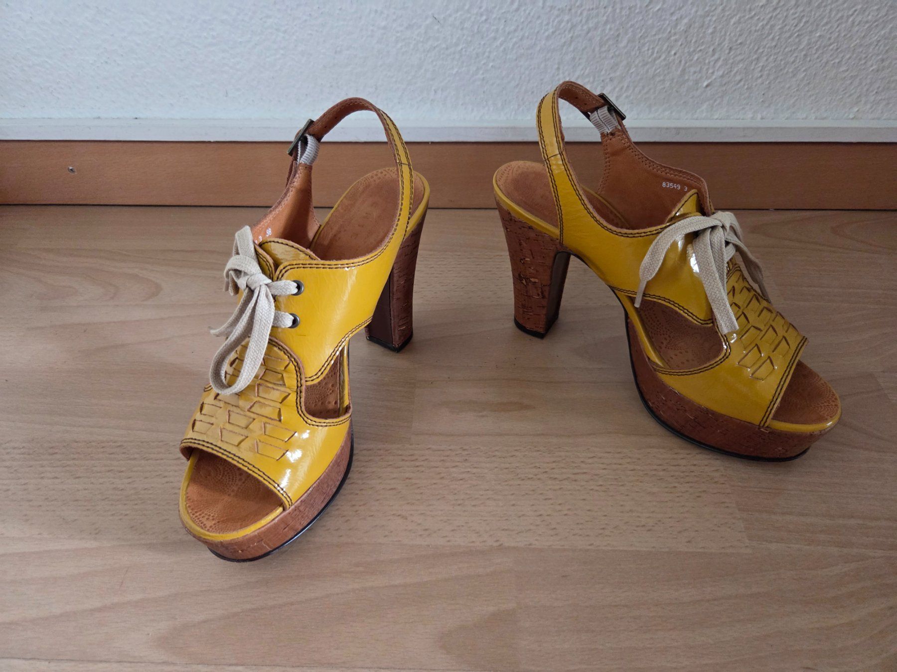 Chie Mihara Chaussures femmes: Chie Mihara Platosandalen Gr. 38 – D'occasion à Zürich par kat_7wq2 1