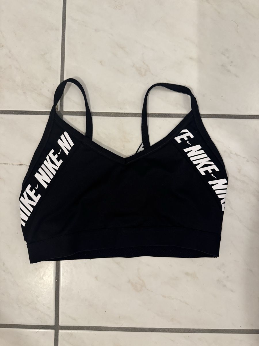 Nike Tops: Nike top size S – Gebraucht aus Porza von kaj_d5q7