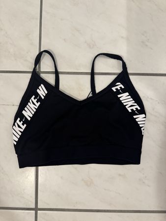 Nike top size S