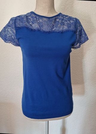 Wunderschönes "Bluegirl" Strickshirt mit Spitzen - Gr. S