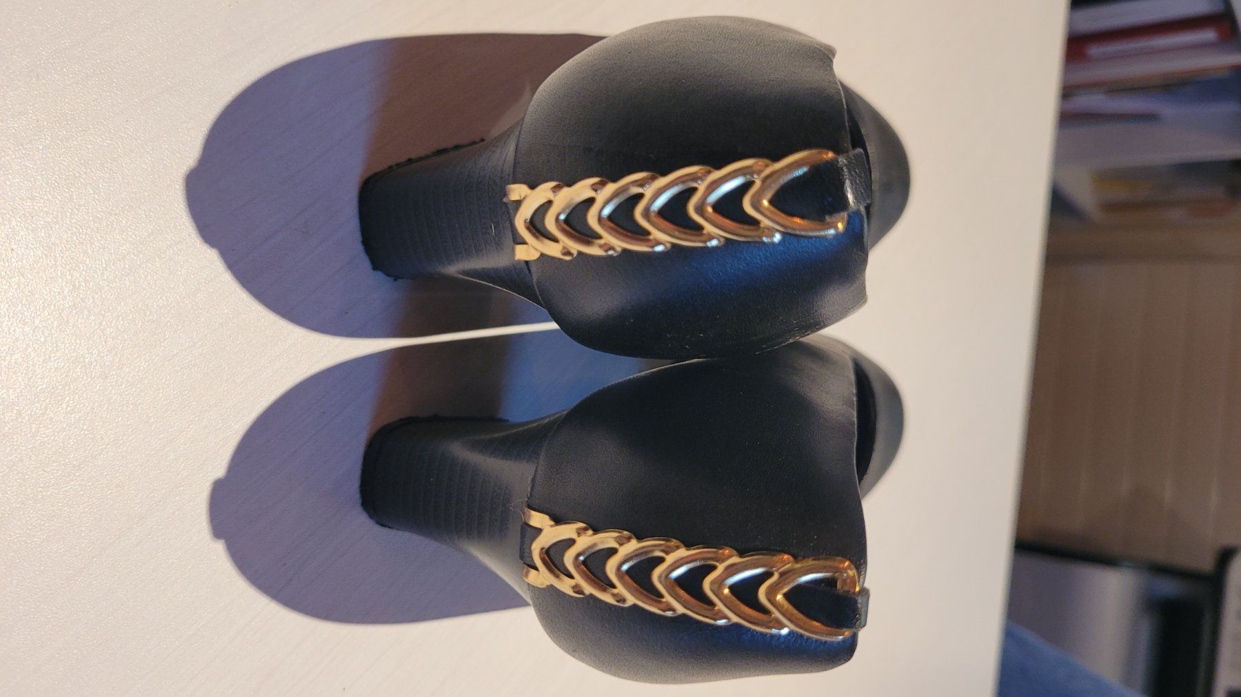 Scarpe da donna: Pumps, schwarz mit Absatz, Grösse 37 – Nuovo (secondo la descrizione) da Neschwil venduto da flower_69