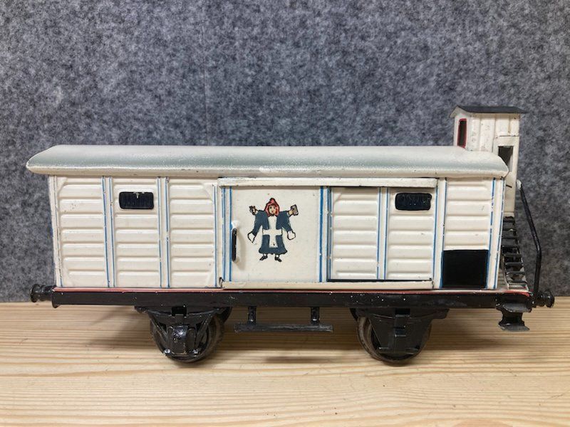Märklin Modellini di ferrovie: Märklin Spur 1 Güterwagen handbemalt mit segnendem Mönch – Usato da Büsserach venduto da ModellbahnDepot