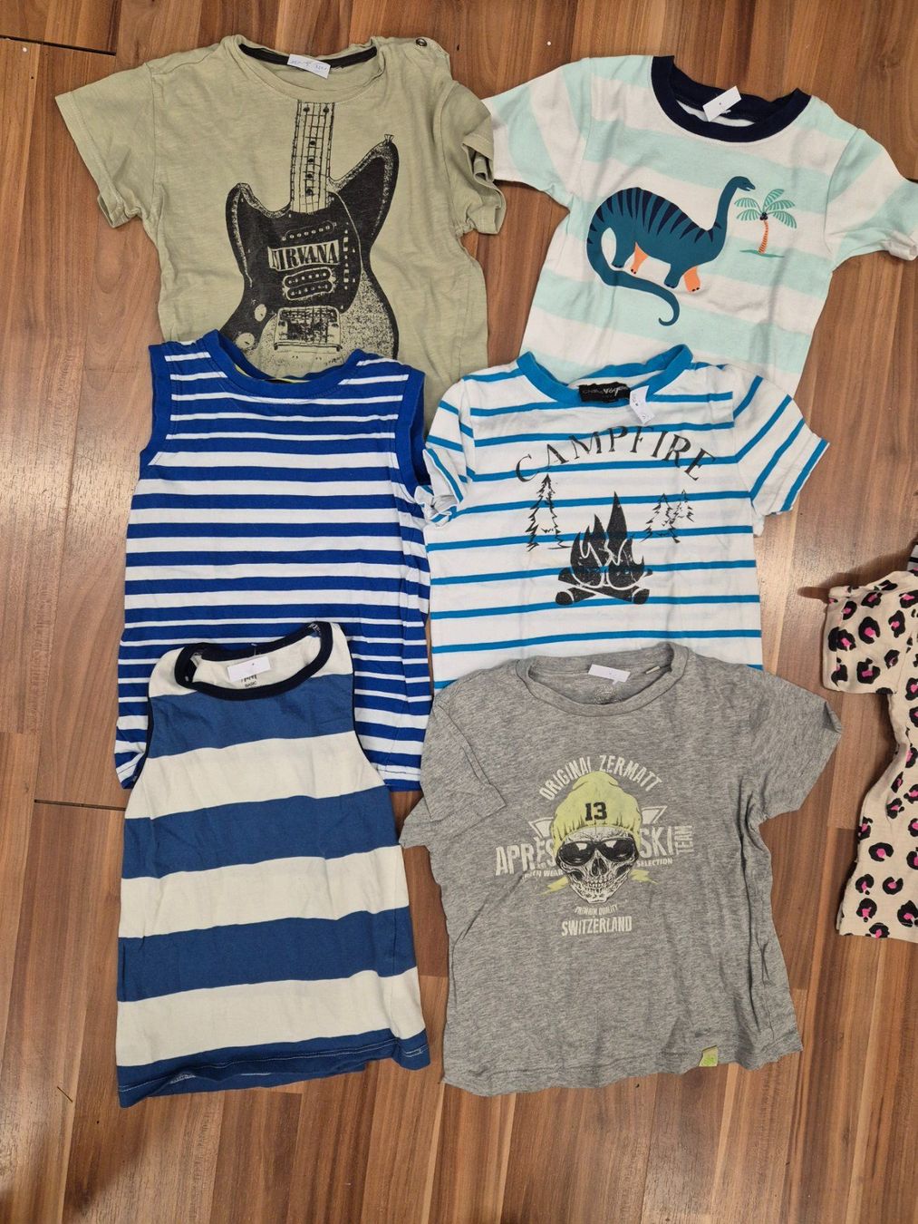 Lotti & Set di vestiti: 1 T shirt set gr 110 B13 – Usato da Schwarzenburg venduto da Flamingo07