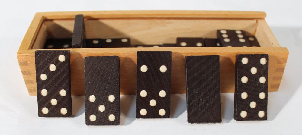 Domino-Regale Aus Holz – 8 Stück, Dominohalter Mit Rutschfesten Pads – Für Mexikanischen Zug & Rommé