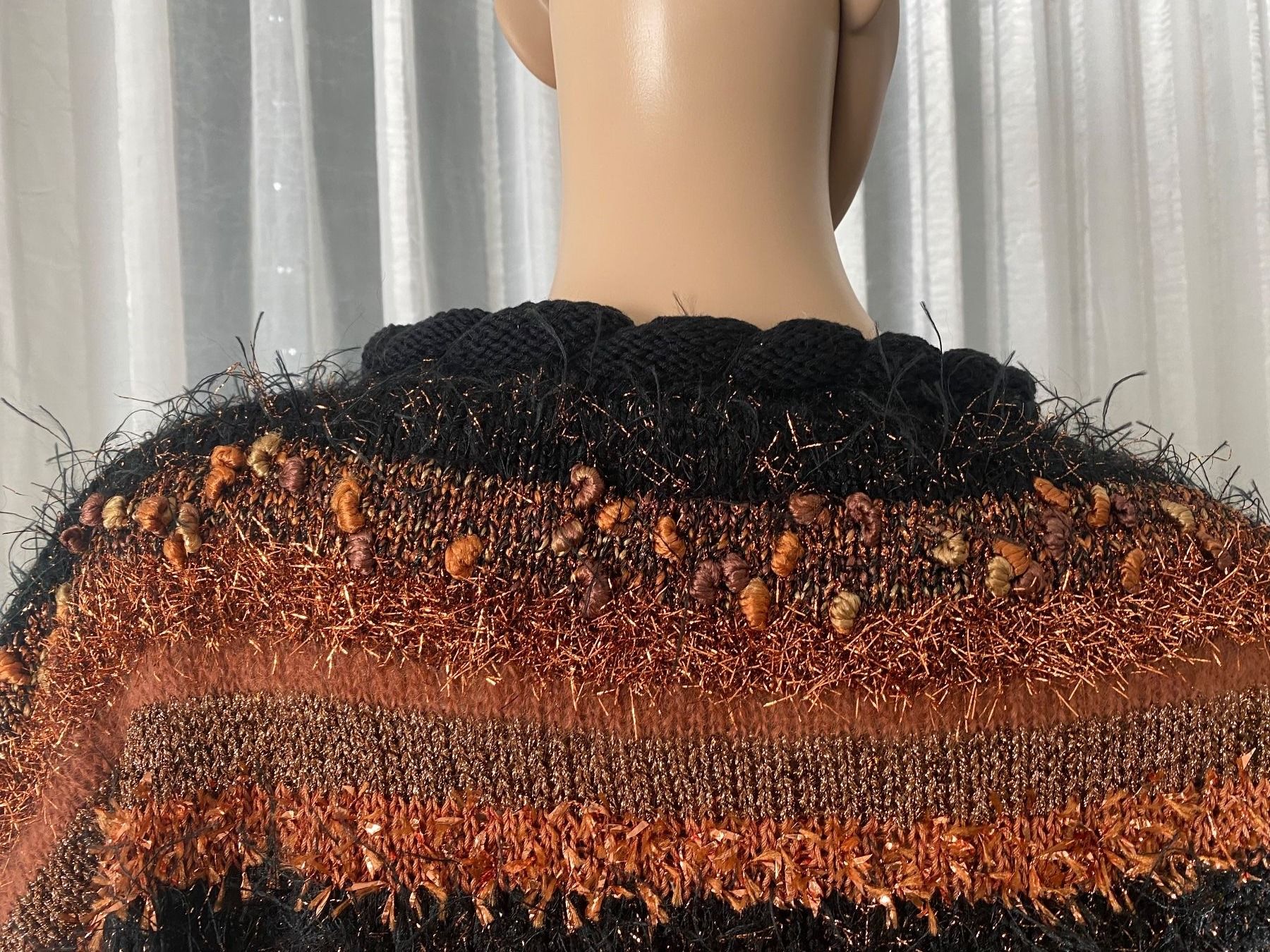 Maglioni & Felpe: Perfekter Auftritt - UNIKAT - HAND MADE Strickpulli, M/L – Usato da Winkel venduto da ferrari2022 7