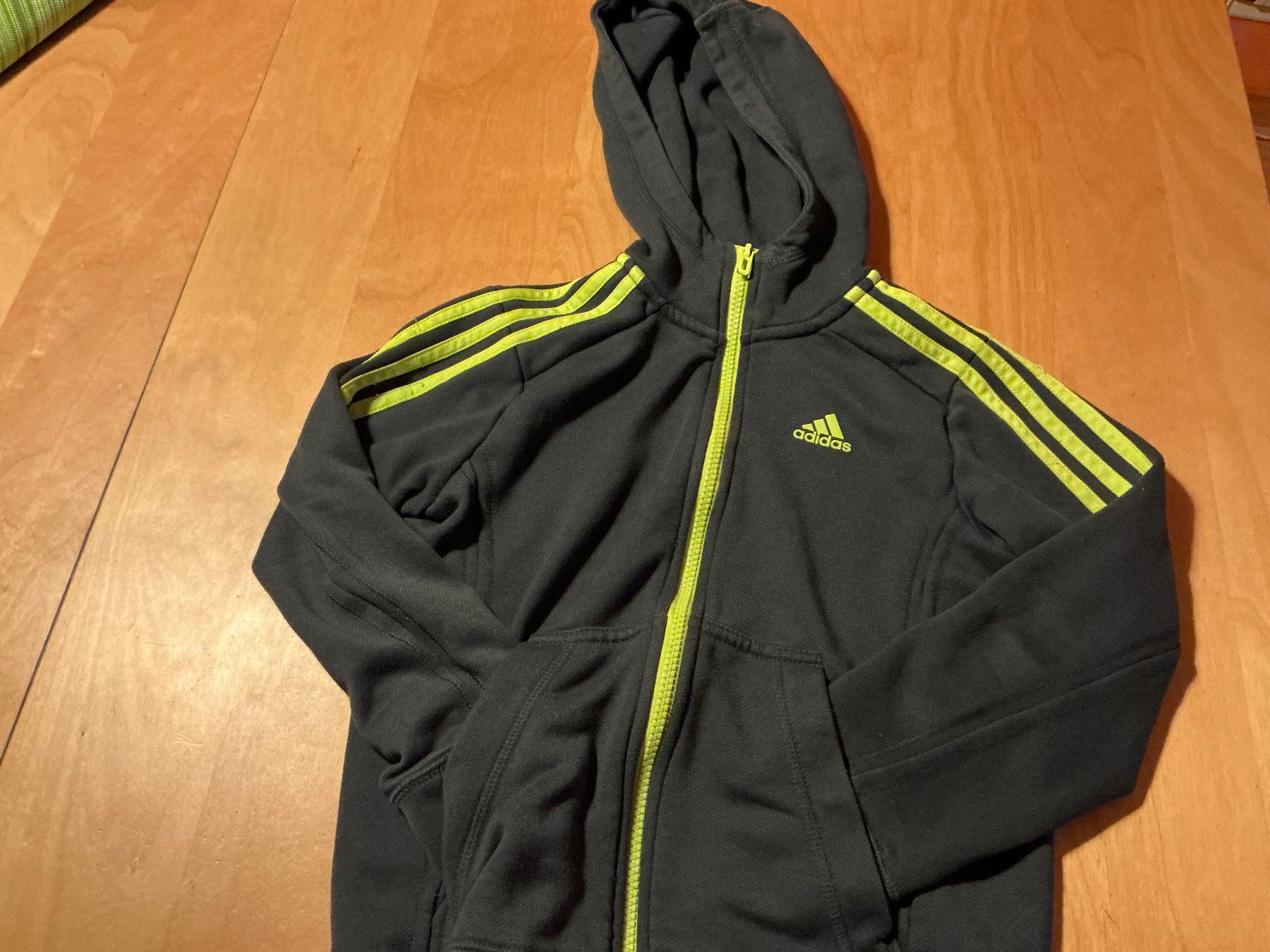 Adidas Giacche: Adidas Trainerjacke schwarz neon Gr. 128 – Usato da Bern venduto da Sistakaiman