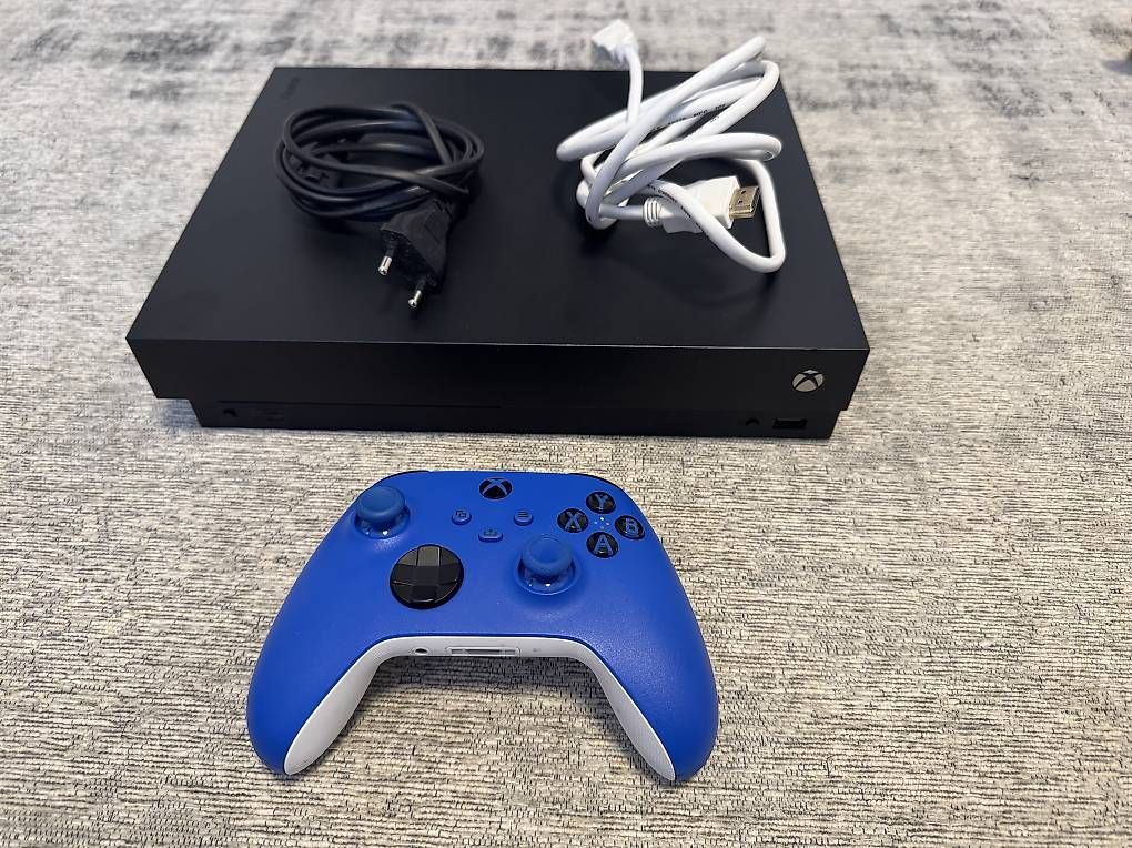 Consoles: Xbox One X 1000GB – D'occasion à Reinach BL par A.N91