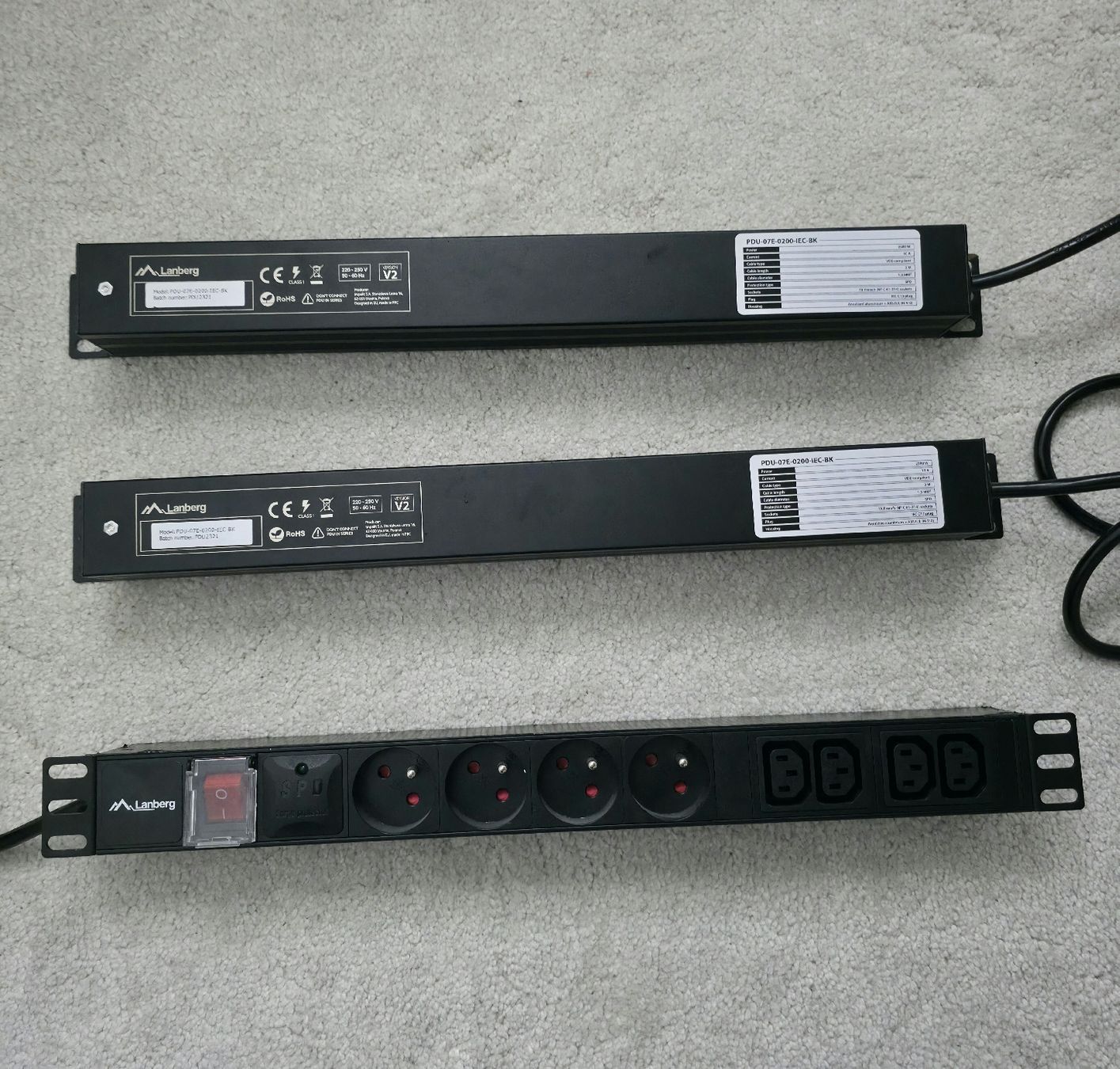 Spine: 3 Multiprises pour Rack 19" avec protection surtension – Usato da Embrach venduto da niz_8sff 7