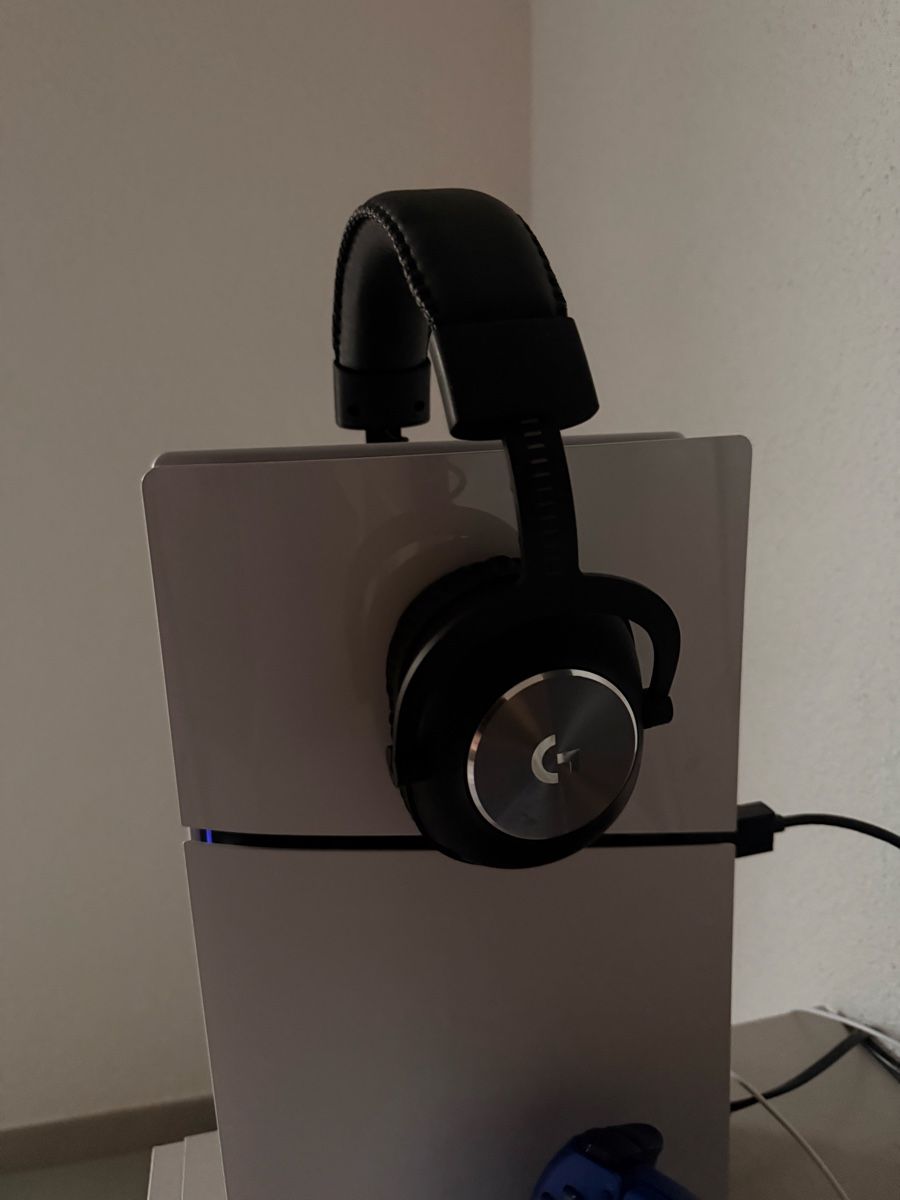 Sony Konsolen: PlayStation 5 Digital Edition + 2 Controller, Headset, Lade – Gebraucht aus Wünnewil von san_h9dv 2
