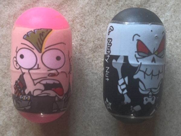 Spielzeuge: 2x Crazy Bones Mighty Beanz comme MIGROS Nano Mania – Gebraucht aus Vernayaz von Darkfrost
