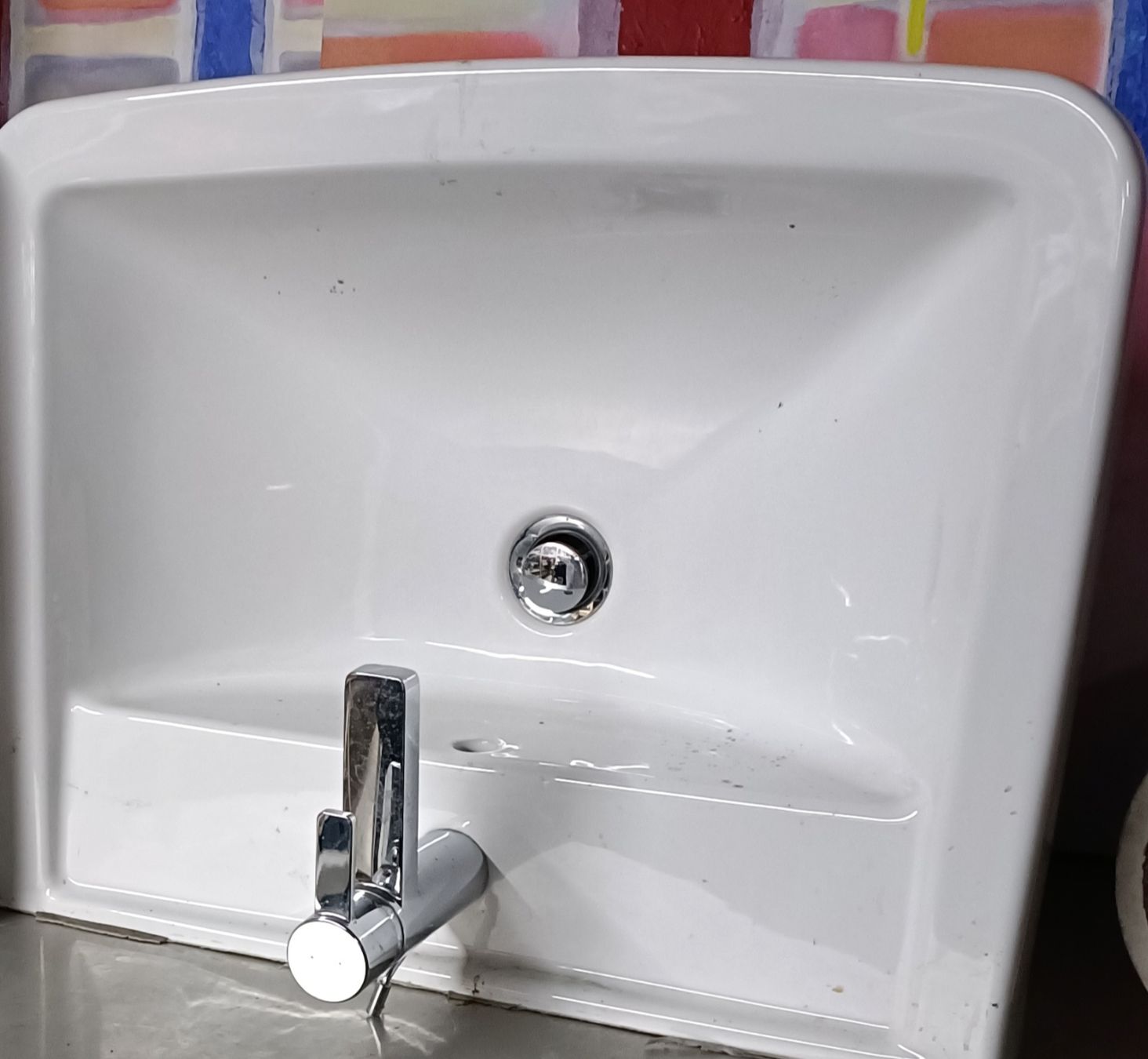 Lavabi & lavandini: Gebrauchtes Lavabo mit Armatur – Usato da Romanshorn venduto da Flohmarkt_Romanshorn