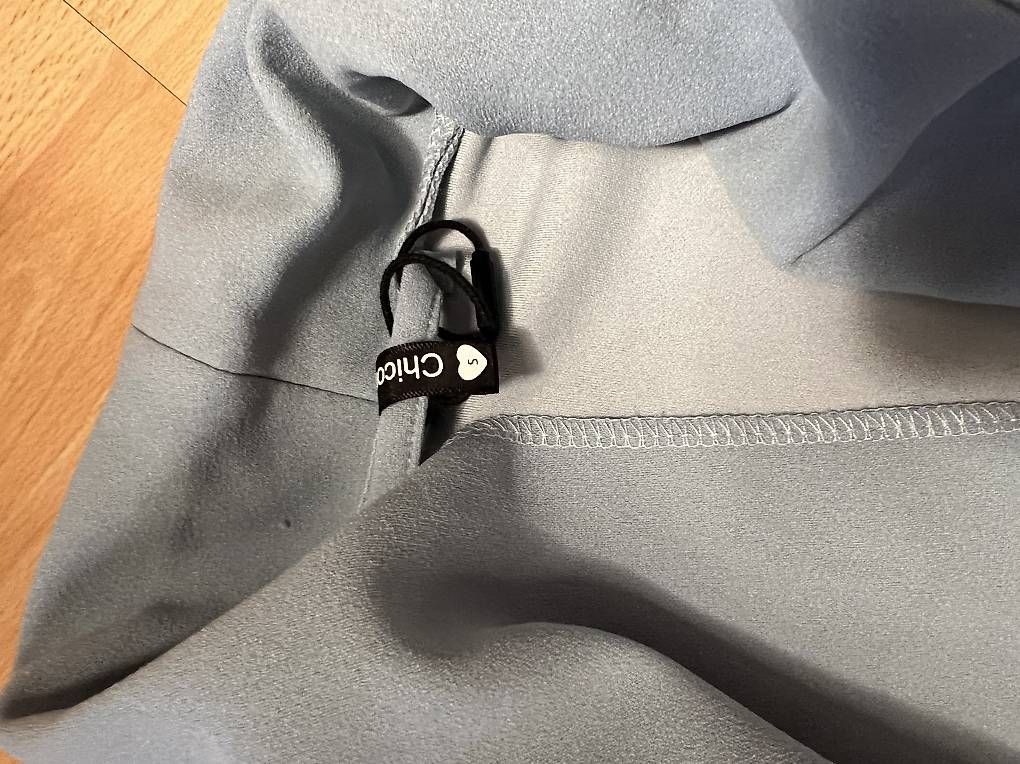 Completi & Tailleur: 2x Damen Anzug kurz – Usato da Tuggen venduto da Tantas 4