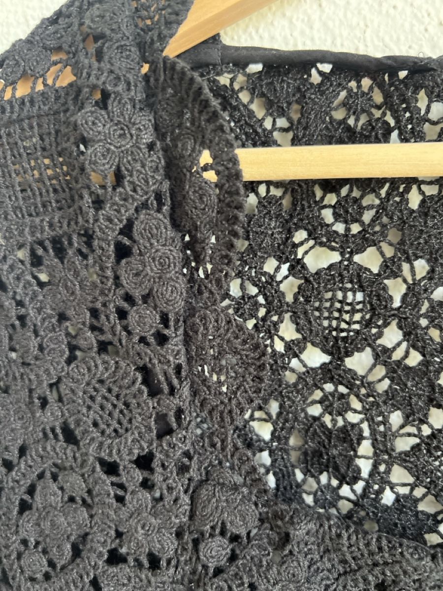 Sezane Camicette: Sezane black embroided blouse- S 36- excellent condition  – Nuovo (secondo la descrizione) da Zug venduto da Marigabrielle 2
