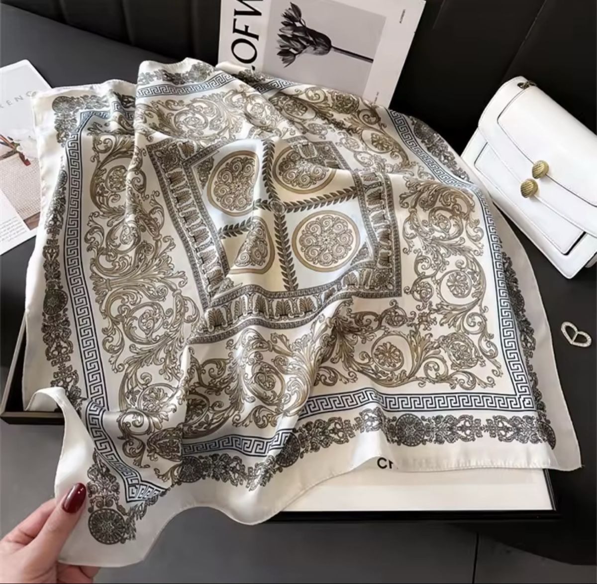 Foulard & Sciarpe: Foulard – Nuovo e nell'imballaggio originale da Châtel-St-Denis venduto da Montclair_Swiss