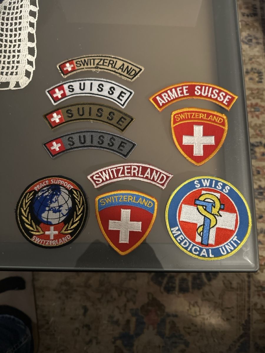 Schweizer Armee Placchette & Badge: Armee – Usato da Morbio Inferiore venduto da Ecod