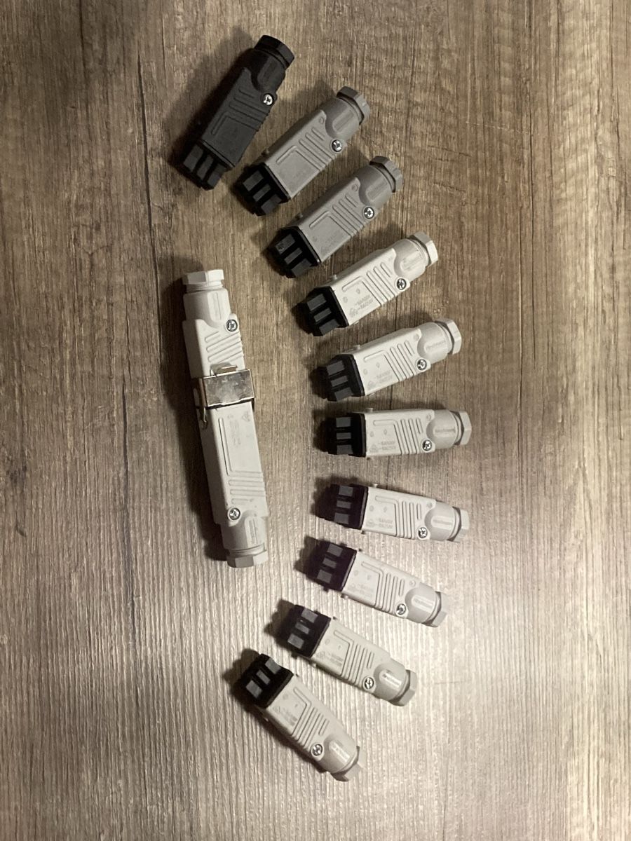 Marquises: storenkupplungen und ein stecker hirschmann – D'occasion à gretzenbach par mic_cvj6