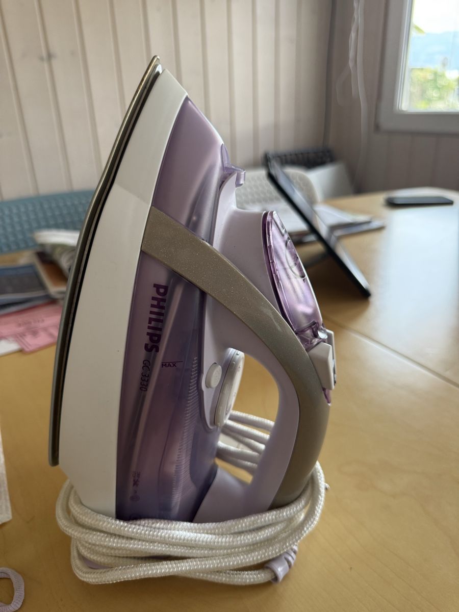 Philips Bügeleisen: Dampfbügeleisen Philips Steamglide – Gebraucht aus Rupperswil von ConradD