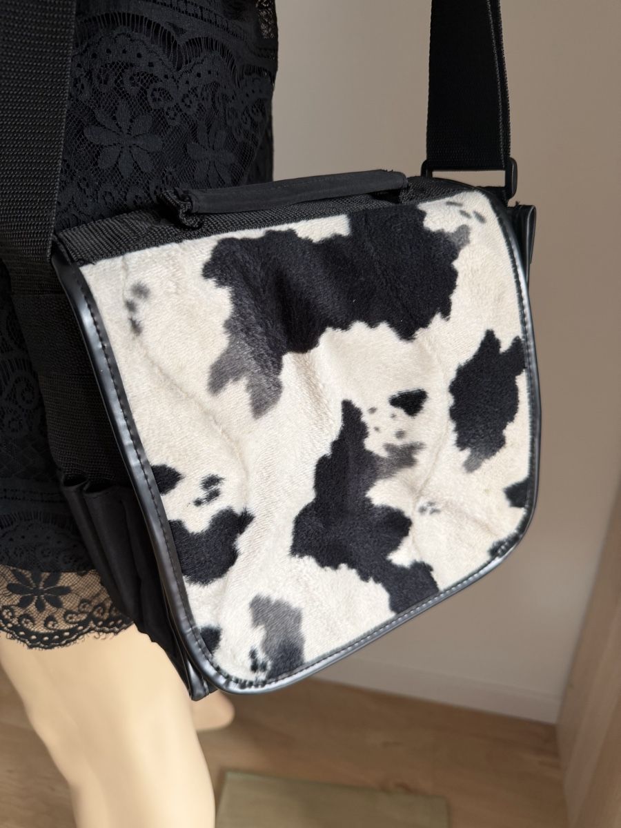 Taschen für Damen: Handtasche schwarz mit Kuhfelloptik – Gebraucht aus Chur von mir_8ns7 1