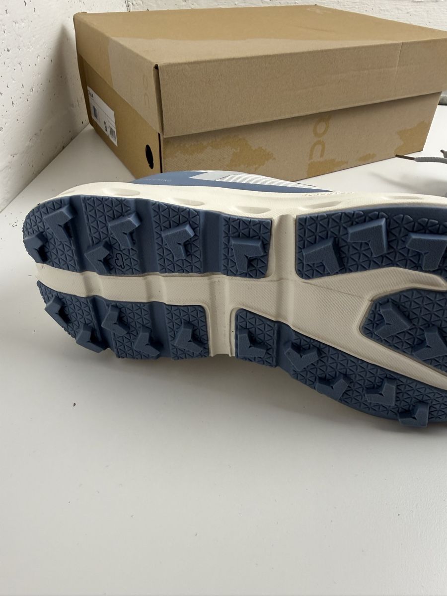 On Chaussures hommes: On Cloud Sneaker grau blau neu mit Originalkarton – Neuf avec emballage d'origine à Luzern par kim221080 2