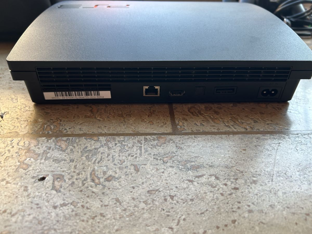 Sony Console: Sony PlayStation 3 Slim 160GB Bundle | 2 Controller | Tasche – Usato da Uhwiesen venduto da Bogi2257 2
