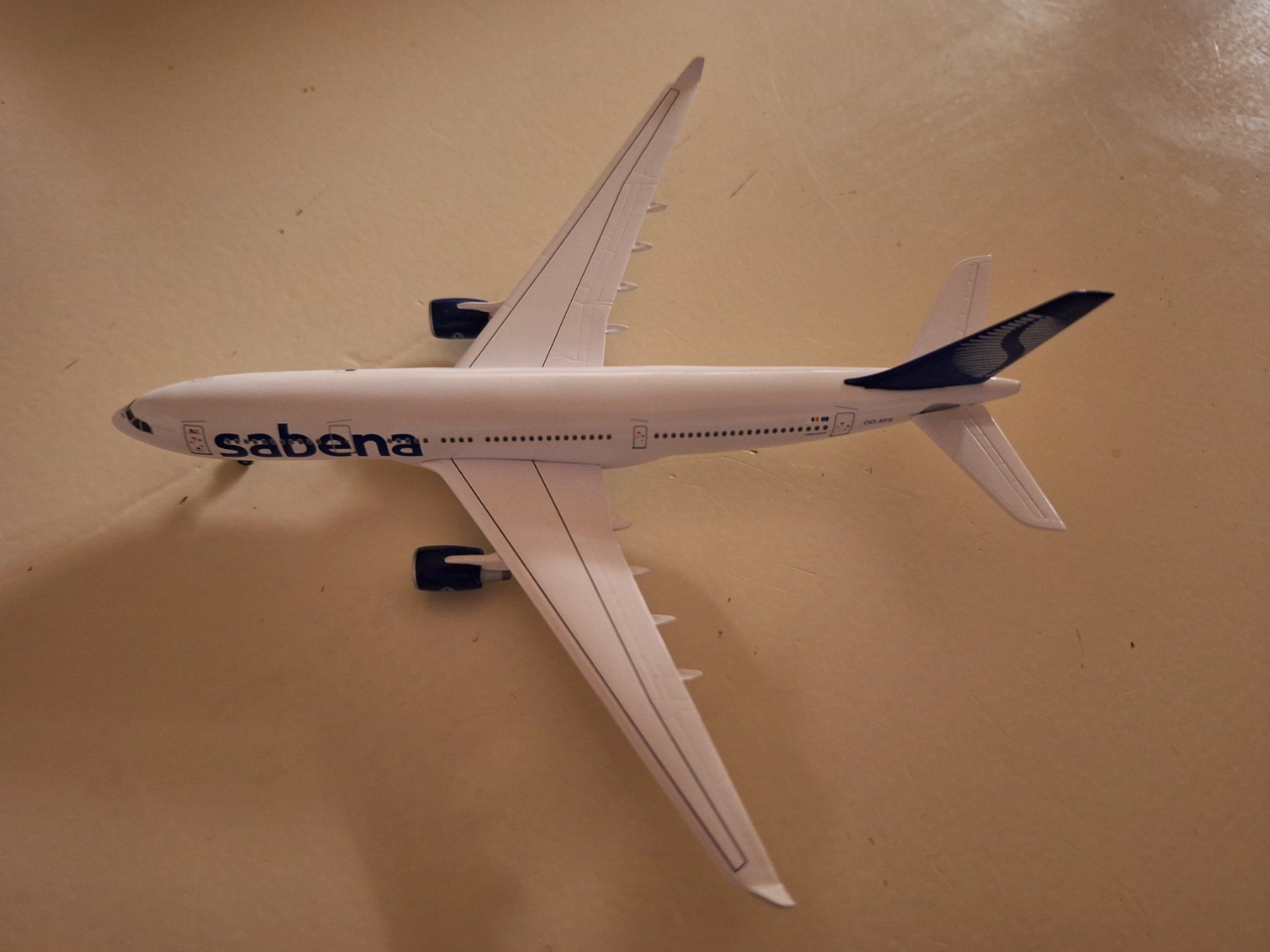 Airbus Kit di modellismo & Modellini statici: Sabena A330-223 1:400 – Usato da Sargans venduto da nicsam1815 1
