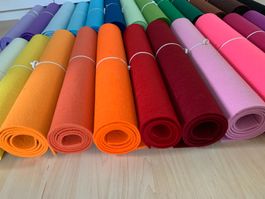 24 Rollen Filz, je 45cm x 100cm, ca. 3-4 mm dick