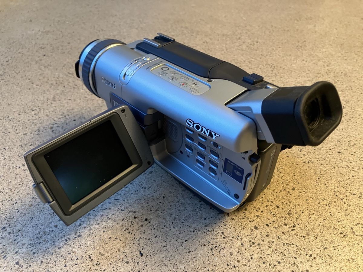 Sony Videocamere: Videokamera Sony Digital8 – Usato da Ehrendingen venduto da Calypso65