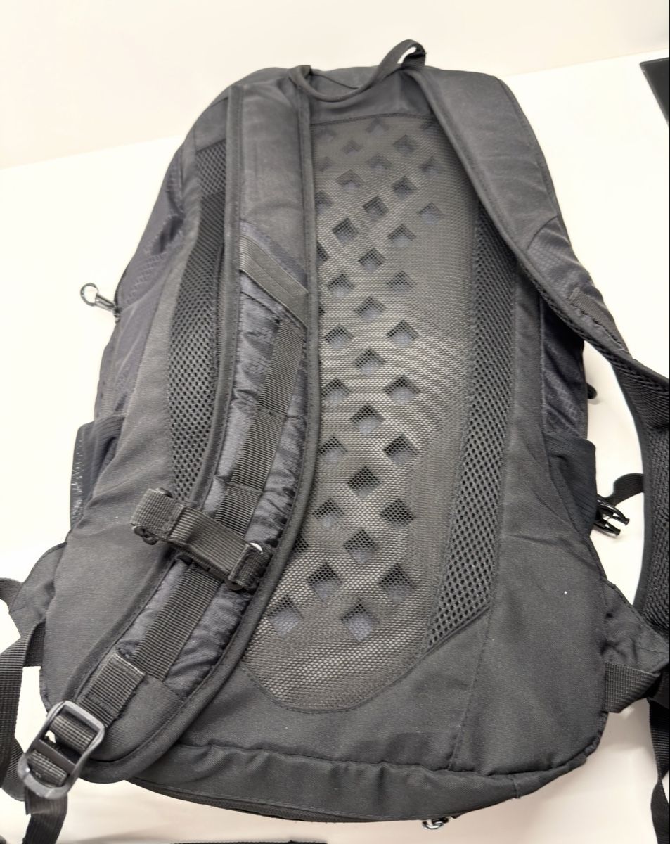 Zaini: Zaino leggero – Usato da Giubiasco venduto da mat_n8k5 1