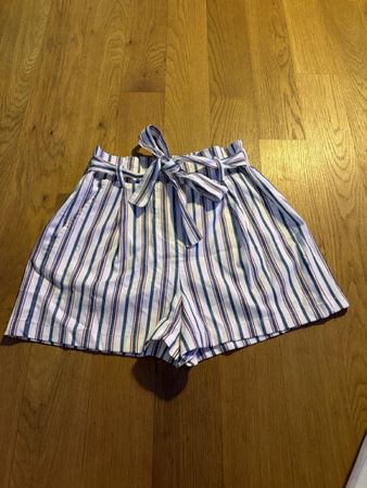 Bershka Shorts gestreift, Grösse M - Sommer Must-have!