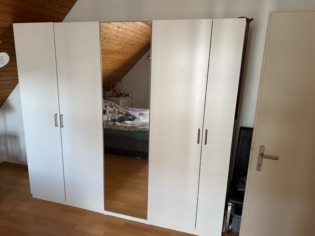 Armadi: Ikea Schrank 4 türig – Usato da Olten venduto da jdr_d9zs
