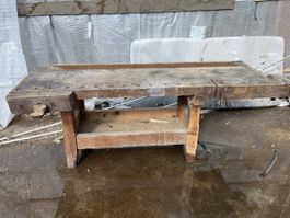 Werkbank Holz alt mit Schraubstock robust und gebraucht